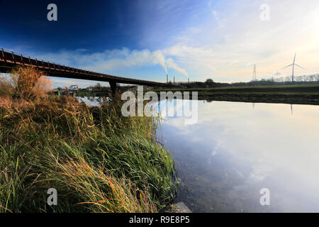 Le pont sur la rivière Nene, Whittlesey, Cambridgeshire, Angleterre, Royaume-Uni Banque D'Images