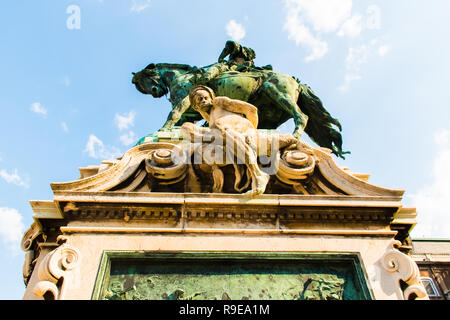 Statue de Saint Étienne, premier roi de Hongrie à Budapest, Hongrie Château Banque D'Images