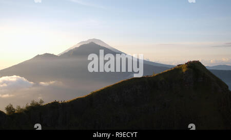 Agung volcanoe Vue de l'île de Bali, Indonésie éruption avant Banque D'Images