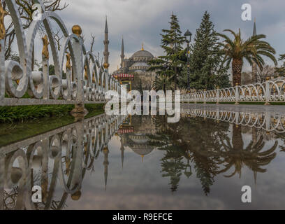 Istanbul, Turquie - la Mosquée Sultan Ahmed, communément appelée la Mosquée Bleue, est l'un des plus beaux monuments et reconnaissable d'Istanbul Banque D'Images