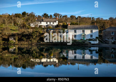 Coombe ; réflexions dans la rivière Fal, Cornwall, UK Banque D'Images