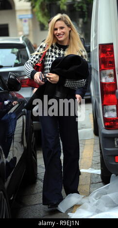 Michelle Hunziker dehors et environ à Milan avec : Michelle Hunziker Où : Milan, Italie Quand : 21 Nov 2018 Credit : IPA/WENN.com **Uniquement disponible pour publication au Royaume-Uni, USA, Allemagne, Autriche, Suisse** Banque D'Images