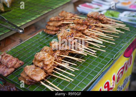 Street food, Mun Mueang Road, Chiang Mai, Thaïlande Banque D'Images
