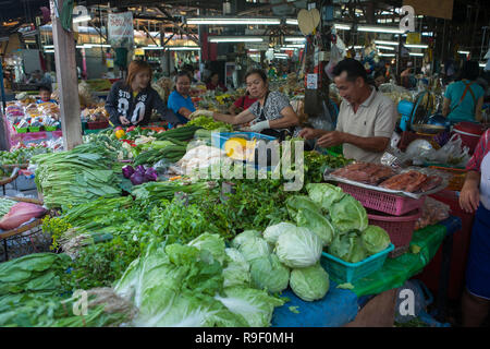 Marché des fruits et légumes, Mun Mueang Road, Chiang Mai, Thaïlande Banque D'Images