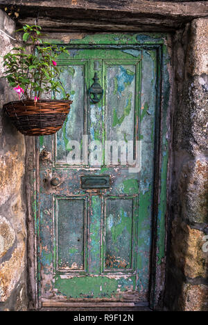 La célèbre vieille porte verte avec suspension St.ives Cornwall UK Banque D'Images