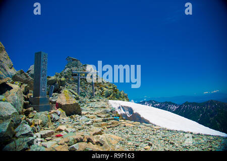 Oyama Shrine en montagne Tateyama, au Japon. Oyama Shrine est le plus haut situé à culte au Japon. Banque D'Images