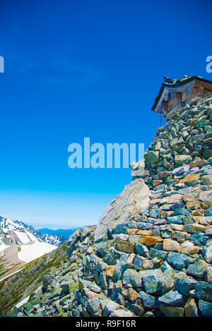 Oyama Shrine en montagne Tateyama, au Japon. Oyama Shrine est le plus haut situé à culte au Japon. Banque D'Images