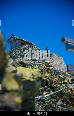 Oyama Shrine en montagne Tateyama, au Japon. Oyama Shrine est le plus haut situé à culte au Japon. Banque D'Images