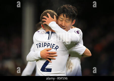 Le Fils de Tottenham Hotspur Heung-min célèbre marquant son cinquième but du côté du jeu avec l'équipe Tottenham Hotspur Kieran Trippier au cours de la Premier League match à Goodison Park, Liverpool. Banque D'Images