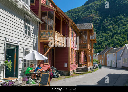 Maisons en bois traditionnelles à Laerdal (Laerdalsøyri), Sogn og Fjordane, Norvège Banque D'Images