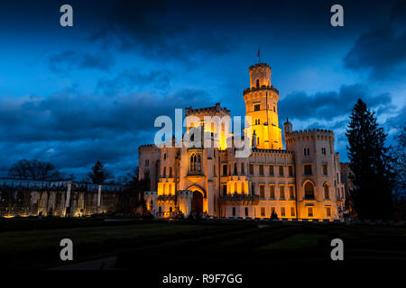 Nuit au Château de Hluboka nad Vltavou République Tchèque. Banque D'Images