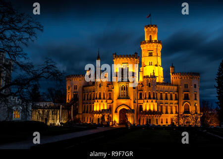 Nuit au Château de Hluboka nad Vltavou République Tchèque. Banque D'Images