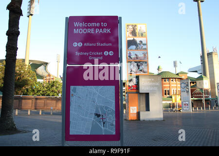 Bienvenue à Moore Park signe sur l'Avenue du pilote indiquant la direction de la société Allianz Stadium et le Sydney Cricket Ground, Moore Park, Sydney, Australie Banque D'Images