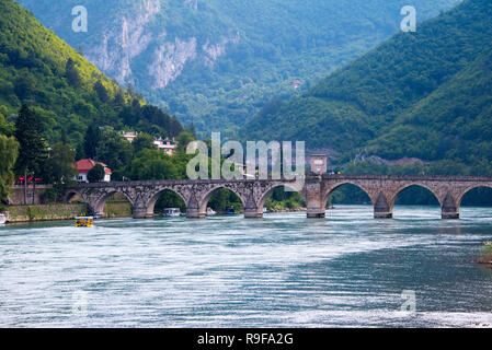 Mehmed Pacha Sokolovic Pont sur la Drina, site du patrimoine mondial de l'UNESCO, Visegrad, Bosnie-Herzégovine Banque D'Images