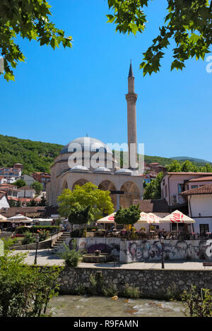 Sinan Pacha Mosquée sur les rives de la rivière Bistrica, Prizren Prizren, Kosovo Banque D'Images