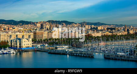 Le Port Vell, Rambla de Mar promenade du port, Barcelone, Catalogne, Espagne Banque D'Images