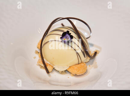 Crème tiramisu truffe blanche fine dining, Bangkok, Thaïlande Banque D'Images