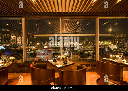 Intérieur du restaurant raffiné de l'Urbani, Bangkok, Thaïlande Banque D'Images