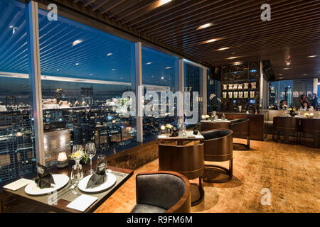 Intérieur du restaurant raffiné de l'Urbani, Bangkok, Thaïlande Banque D'Images