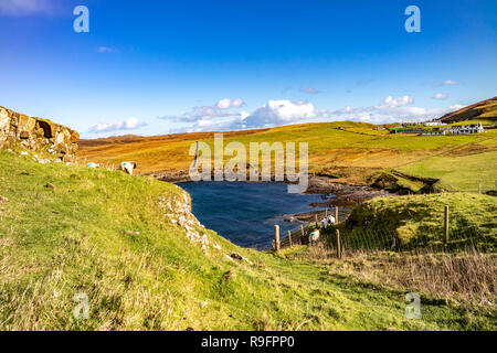 Duntulm vu depuis les ruines du château de Duntulm, Isle of Skye - Ecosse. Banque D'Images