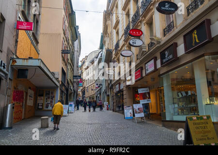 Vue sur rue dans le vieux centre-ville Banque D'Images