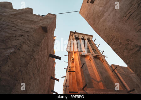 Tour à vent traditionnel historique original district Al Fahidi , al Bastakiya , à Dubaï, Émirats Arabes Unis Banque D'Images