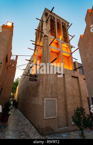 Tour à vent traditionnel historique original district Al Fahidi , al Bastakiya , à Dubaï, Émirats Arabes Unis Banque D'Images