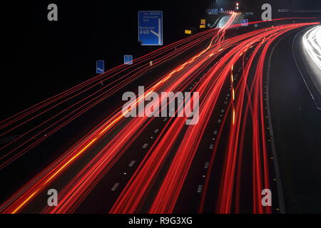 Autoroute light trails Banque D'Images
