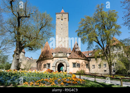 Rothenburg ob der Tauber porte du château au printemps Banque D'Images