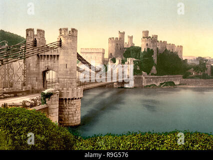 Château et pont suspendu, Conway (c.-à-d. Conwy, Pays de Galles), vers 1900 Banque D'Images