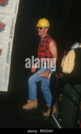 BURBANK, CA - 5 juin : Chanteurs David Hodo du village de personnes assiste à la deuxième édition annuelle de la MTV Movie Awards le 5 juin 1993 à Walt Disney Studios de Burbank, Californie. Photo de Barry King/Alamy Stock Photo Banque D'Images