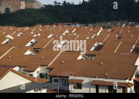 Brique carrelage toiture de maisons résidentielles en Malaisie Banque D'Images