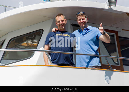NEW YORK, NY - 21 juin : l'équipage sying au revoir après le 2015 Father's Day Cruise sur New York Health and Racquet location le 21 juin 2015 à New York. (Photo par Steve Mack/S.D. Mack Photos) Banque D'Images