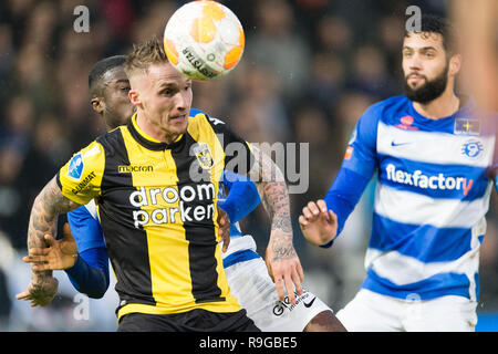 Doetinchem Pays-Bas, 23 décembre 2018 de l'Eredivisie néerlandaise de football : De Graafschap v Vitesse Arnhem 2018-2019 de l'eredivisie L-R Alexander Buttner van Vitesse, Crédit : Orange Photos vof/Alamy Live News Banque D'Images