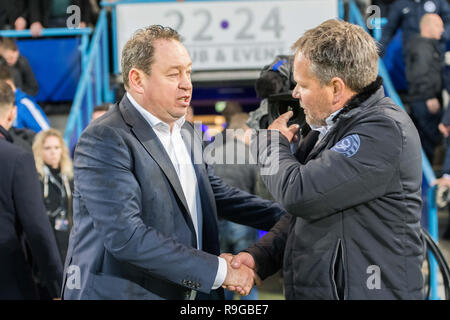 Doetinchem Pays-Bas, 23 décembre 2018 de l'Eredivisie néerlandaise de football : De Graafschap v Vitesse Arnhem 2018-2019 de l'eredivisie L-R Coach van Vitesse Leonid Slutsky, Entraîneur van Vitesse Leonid Slutsky, Crédit : Orange Photos vof/Alamy Live News Banque D'Images