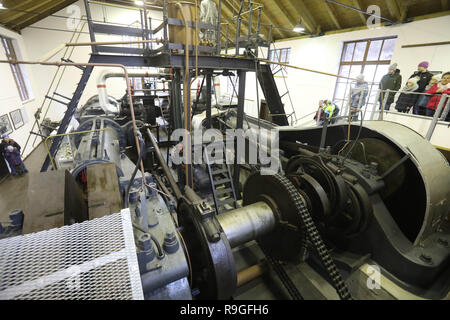 Wurzbach, Allemagne. Le 24 décembre, 2018. Un tandem twin-rouleau moteur à vapeur dessin se trouve dans le monument technique foundry Heinrichshütte. Le moteur a 15 000 et HP a été construit en 1928. Il est en Europe le plus puissant moteur à vapeur. Credit : Bodo Schackow Zentralbild-/dpa/ZB/dpa/Alamy Live News Banque D'Images