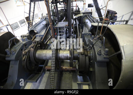 Wurzbach, Allemagne. Le 24 décembre, 2018. Un tandem twin-rouleau moteur à vapeur dessin se trouve dans le monument technique foundry Heinrichshütte. Le moteur a 15 000 et HP a été construit en 1928. Il est en Europe le plus puissant moteur à vapeur. Credit : Bodo Schackow Zentralbild-/dpa/ZB/dpa/Alamy Live News Banque D'Images