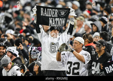 Oakland, CA. Le 24 décembre, 2018. Au cours de la NFL Raiders fans match de football entre les Denver Broncos et l'Oakland Raiders à la Oakland Coliseum Alameda à Oakland, CA. Chris Brown/CSM/Alamy Live News Banque D'Images