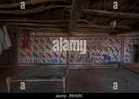 26-Nov-2006 la tribu Rathwa Pithora peinture , Champaner , Pawagadh , Gujarat , India district Panchmahal Banque D'Images