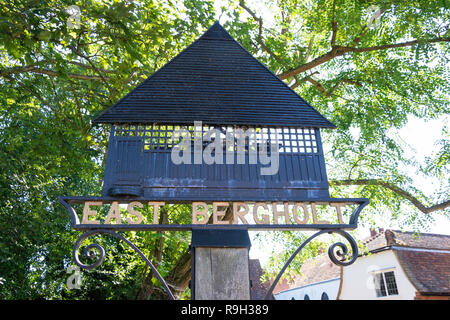 Panneau du Village, East Bergholt, dans le Suffolk, Angleterre, Royaume-Uni Banque D'Images