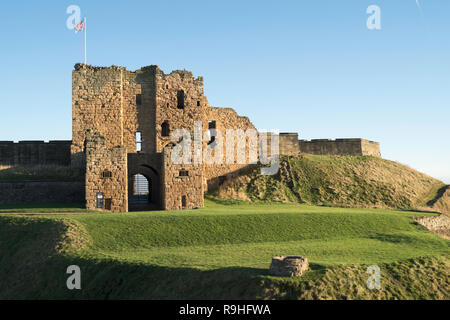 La porterie ou barbacane de Tynemouth Castle, Angleterre du Nord-Est, Royaume-Uni Banque D'Images