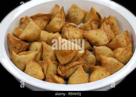 Samosa Punjabi frits Banque D'Images