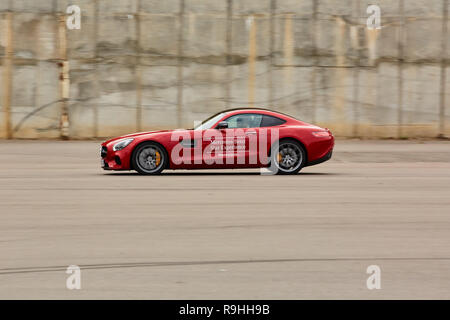 Kiev, Ukraine - 4 octobre, 2016 : Mercedes Benz star l'expérience. L'intéressante série de tests de conduite. Présentation La nouvelle Mercedes-Benz Amg GTs Banque D'Images