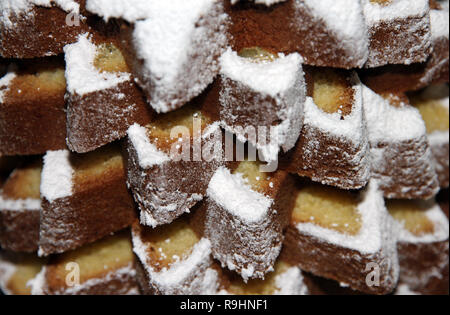 Tranches de gâteau Panettone italien glacé Banque D'Images