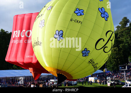 Close up de montgolfières d'être gonflé au Bristol international ballon fiesta Banque D'Images