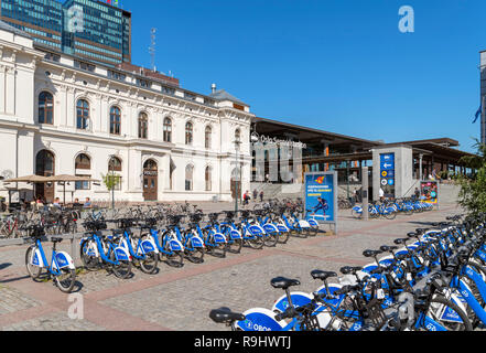 Location de vélos de ville d'Oslo et point à l'extérieur de la gare centrale, Oslo, Norvège Banque D'Images