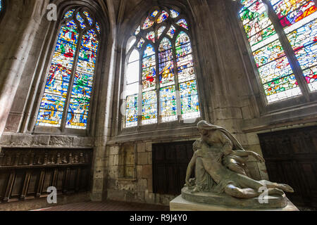 BEAUVAIS, FRANCE, LE 15 AVRIL 2017 : façades et détails de la cathédrale Saint Etienne, le 15 avril 2017, à Beauvais, France Banque D'Images