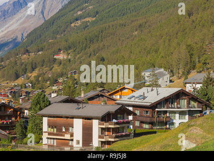 Ville de Zermatt en Suisse à la mi-septembre. Zermatt est une municipalité dans le district de Viège, dans le canton Suisse du Valais, c'est un fa Banque D'Images