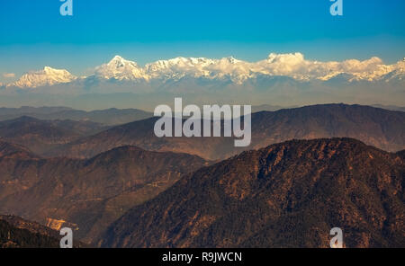 Garhwal Himalaya montagnes avec paysage pittoresque à Kausani Uttarakhand en Inde. Banque D'Images