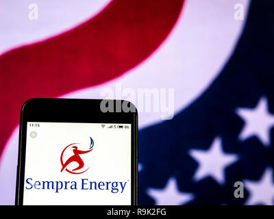 KIEV, UKRAINE - 25 déc 2018 : Sempra Energy Utilities logo de l'entreprise vu affichée sur smart phone Banque D'Images